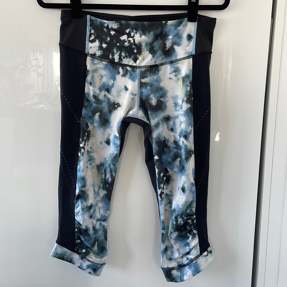 Black, white and blue LuLu tights 17” inseam.